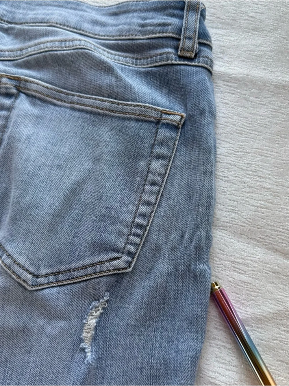 Rewash High‎ Rise Distressed Jeans Size 7 28 Cropped Raw Hem Light Wash Denim